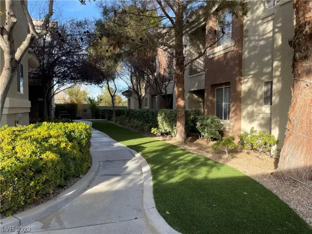 MLS: 2547487 Condo For Sale