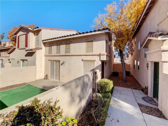 MLS: 2547502 Condo For Sale