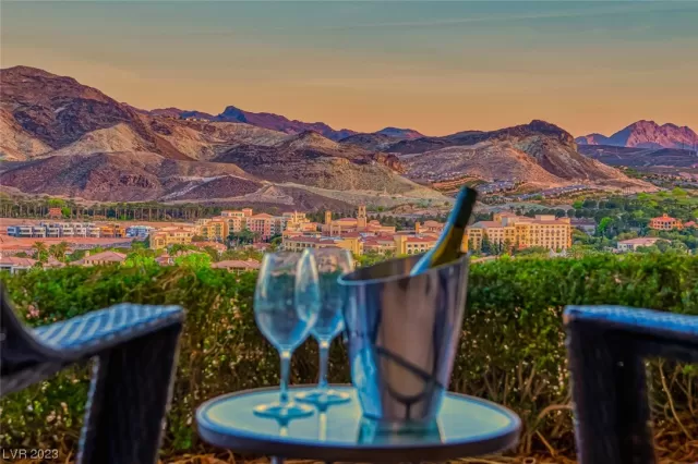 MLS: 2547517 Condo For Sale