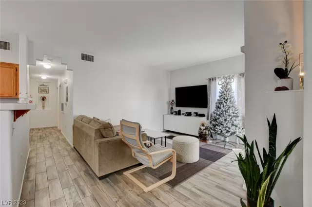 MLS: 2547526 Condo For Sale