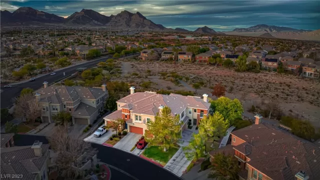 MLS: 2547558 Condo For Sale