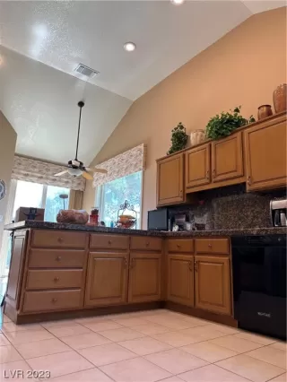 Photo #5: 2547677 Listing 