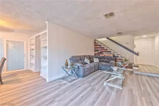 Photo #3: 2547695 Listing