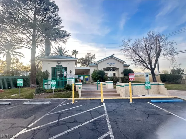 MLS: 2547701 Condo For Sale