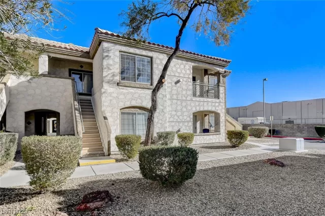 MLS: 2547705 Condo For Sale