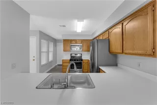 Photo #6: 2547717 Listing