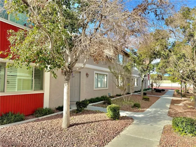 MLS: 2547722 Condo For Sale
