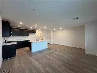 Photo #5: 2547746 Listing 