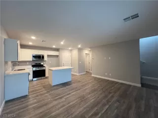 Photo #3: 2547749 Listing