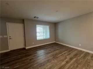 Photo #5: 2547749 Listing