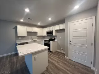 Photo #6: 2547749 Listing