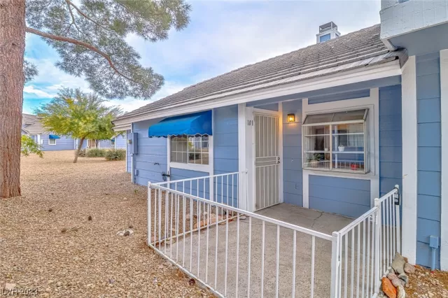 MLS: 2547761 Condo For Sale