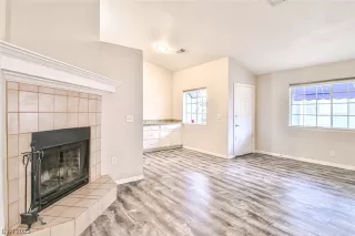 Photo #4: 2547761 Listing