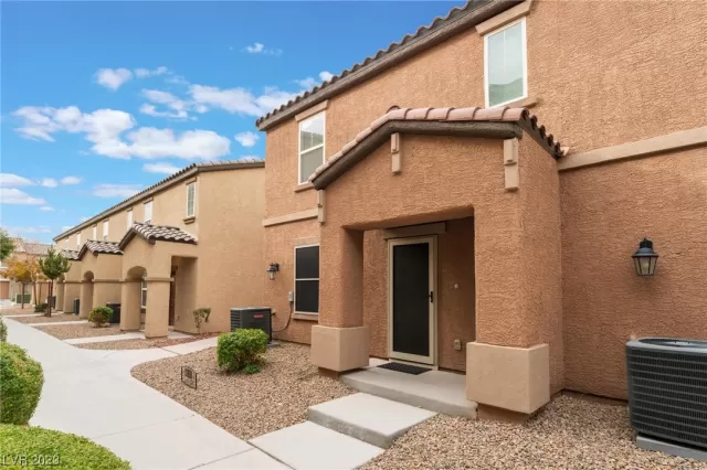 MLS: 2547884 Condo For Sale