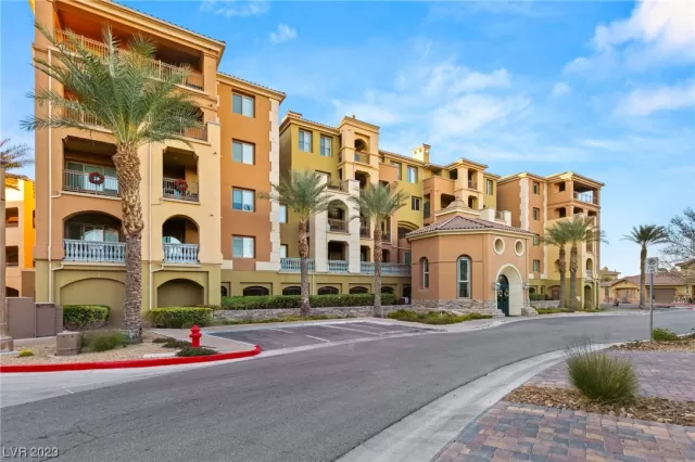 MLS: 2547903 Condo For Sale