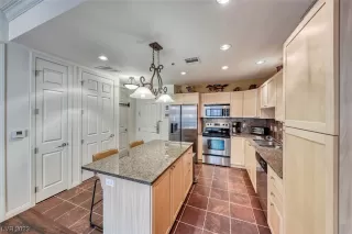 Photo #5: 2547922 Listing