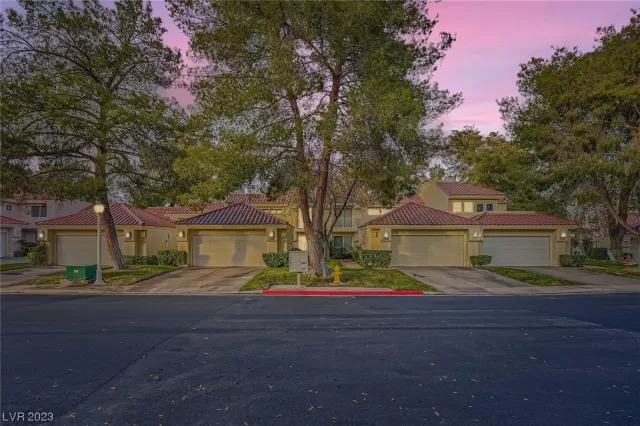 MLS: 2547970 Condo For Sale