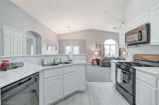 MLS: 2548016 Condo For Sale