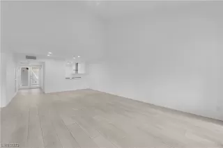 Photo #5: 2548030 Listing 