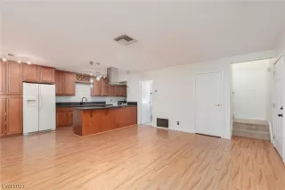 Photo #4: 2548081 Listing 