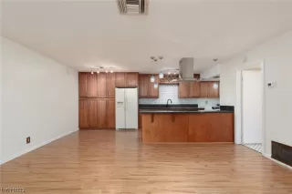 Photo #5: 2548081 Listing 