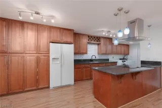 Photo #6: 2548081 Listing 