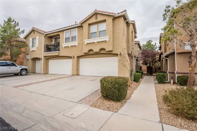 MLS: 2548104 Condo For Sale