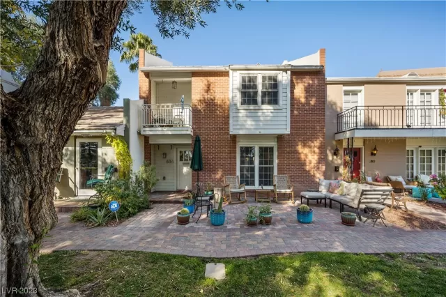 MLS: 2548134 Condo For Sale