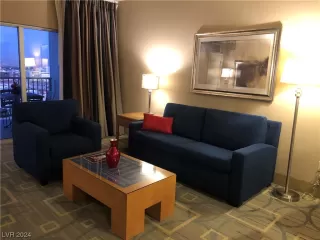 Photo #3: 2548136 Listing