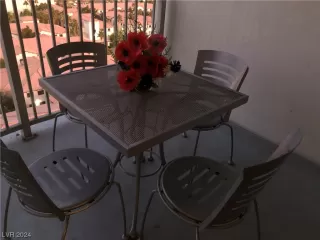 Photo #5: 2548136 Listing