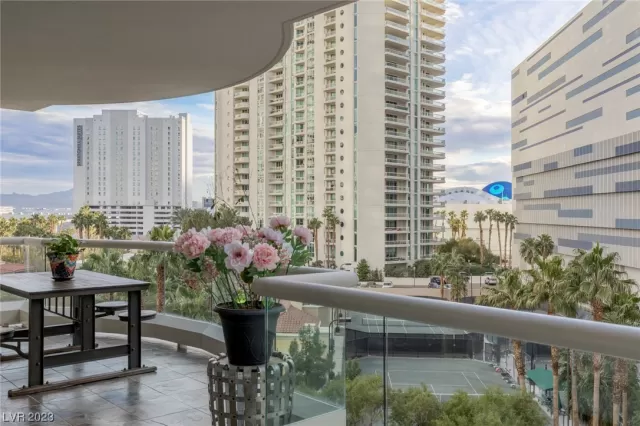 MLS: 2548150 Condo For Sale