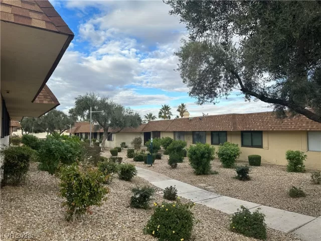 MLS: 2548160 Condo For Sale