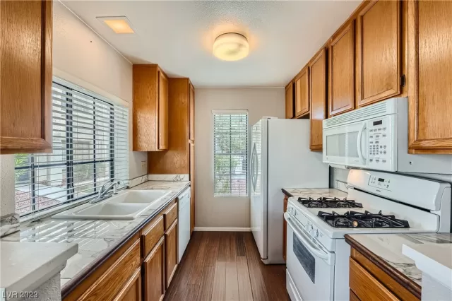 MLS: 2548182 Condo For Sale