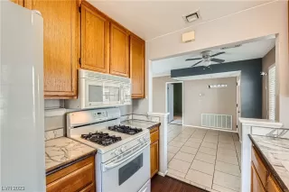 Photo #4: 2548182 Listing