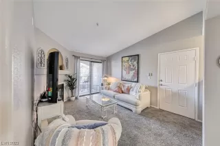 Photo #4: 2548356 Listing 