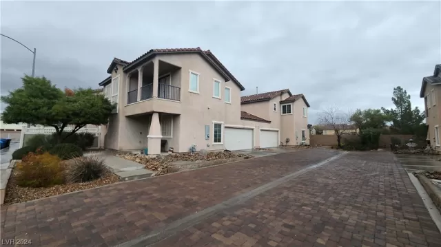 MLS: 2548360 Condo For Sale