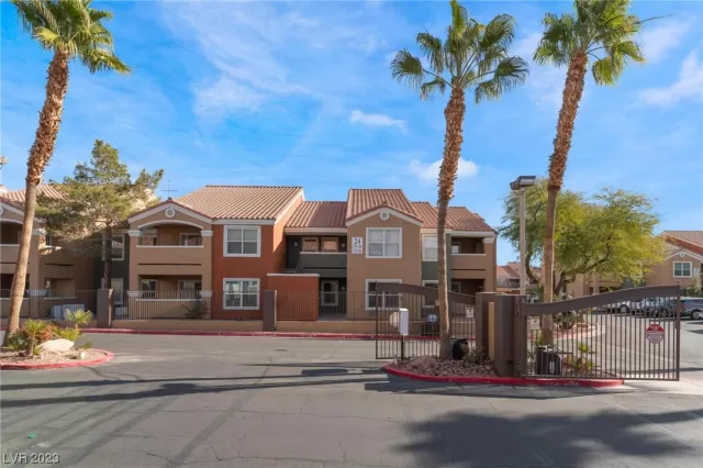 MLS: 2548507 Condo For Sale
