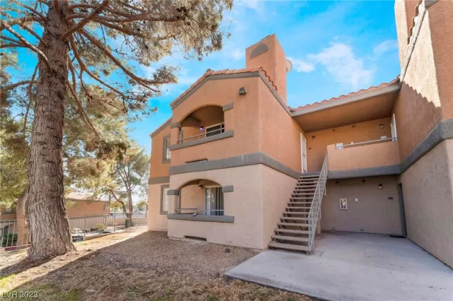 MLS: 2548543 Condo For Sale