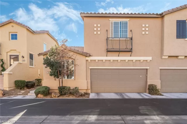 MLS: 2548614 Condo For Sale