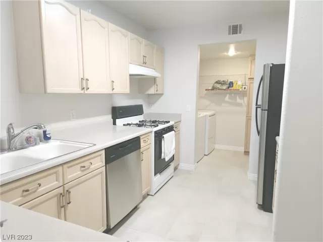 MLS: 2548632 Condo For Sale