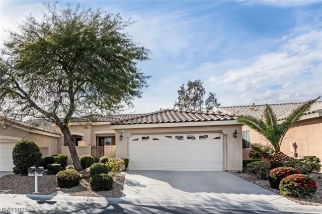 MLS: 2548668 Condo For Sale