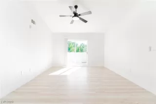 Photo #4: 2548708 Listing