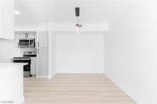 Photo #5: 2548708 Listing