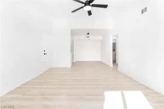 Photo #6: 2548708 Listing