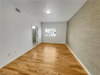 Photo #4: 2548717 Listing