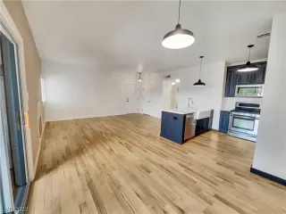 Photo #6: 2548717 Listing