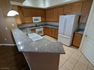 Photo #2: 2548718 Listing