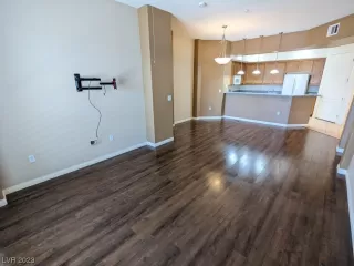 Photo #4: 2548718 Listing