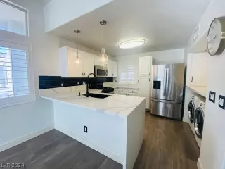 Photo #1: 2548802 Listing