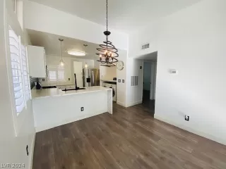 Photo #5: 2548802 Listing